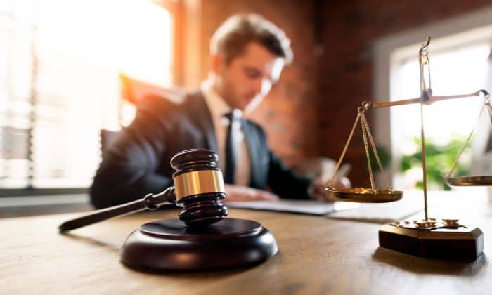 وکیل دعاوی در کانادا کیست و چه وظایفی دارد؟
